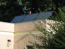 panneau solaire sur toit d'immeuble